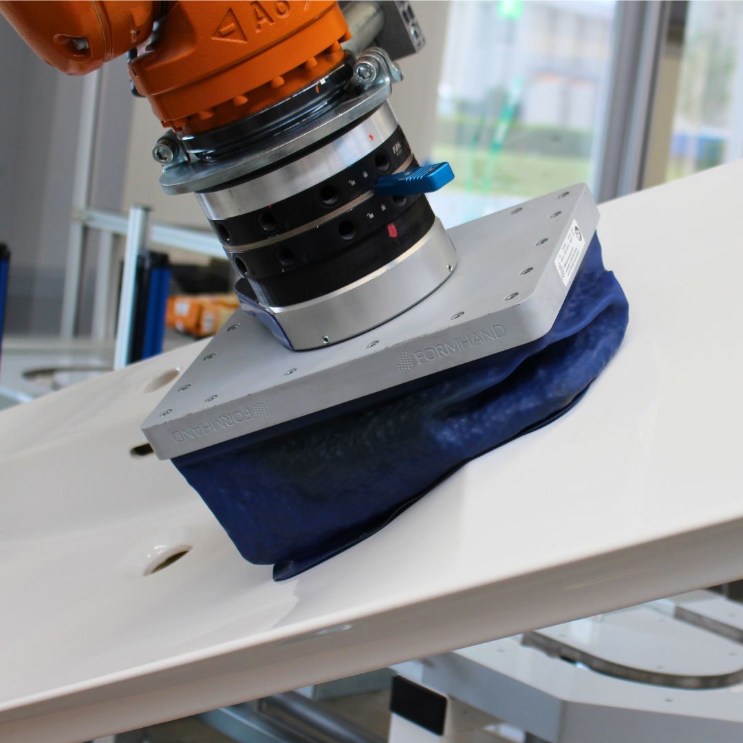 FH-E3020 greift Waschtisch